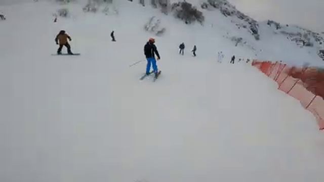 Горнолыжка с видом на море. Катаем на Роза Хутор.