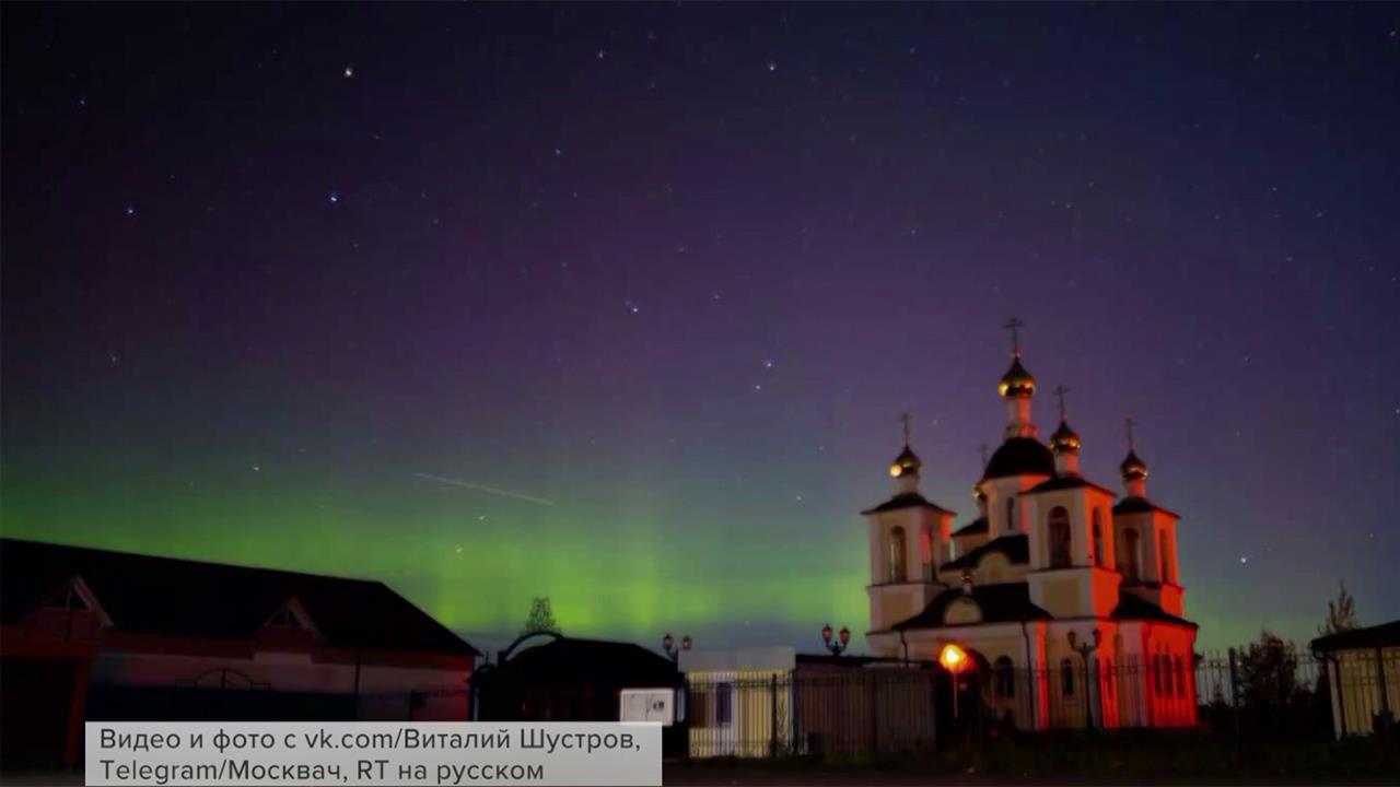 От Урала до Ленинградской области: жители российских городов делятся снимками северного сияния