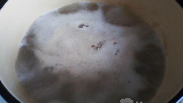 Праздничный салат с кальмарами, вареными яйцами и свежими огурцами