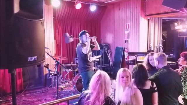 Jukka Poika- Älä tyri nyt (Kylpylähotelli Summassaari Saarijärvi) смотреть онлайн