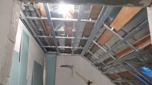 Потолок мансарды из гипсокартона !