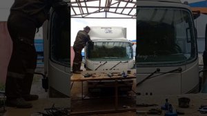 Замена, лобового стекла на Исузу нпр 75.