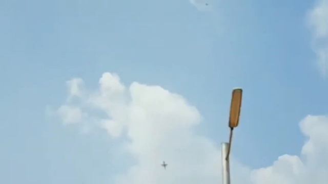 Жесть! Два самолёта столкнулись в воздухе