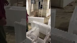 монолитный частный дом / стены из бетона своими руками / обзор опалубки для монолита из пенопласта