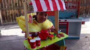 Emma & Jannie Pretend Play w/ Squishy Hamburger Fast Food Drive Thru