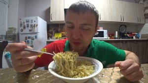Впервые ем Роллтон! Лапша яичная быстрого приготовления по-домашнему с Грибами. Обзор и Дегустация