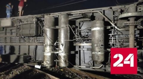 В Сети появились кадры с места столкновения двух поездов в Индии - Россия 24