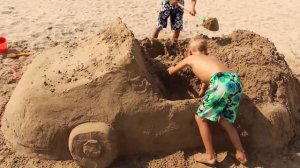 МАШИНА ИЗ ПЕСКА. Фото, видео, как построить на пляже (Car made of sand)