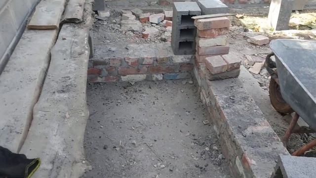 Продолжение постройки дачного домика из шлакоблока под рейку