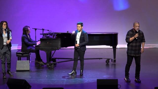 MARCELITO POMOY (Miami Concert) WE ARE THE CHAMPIONS by The Queen w/ MITOY YONTING & GILLIAM ROBLES смотреть онлайн