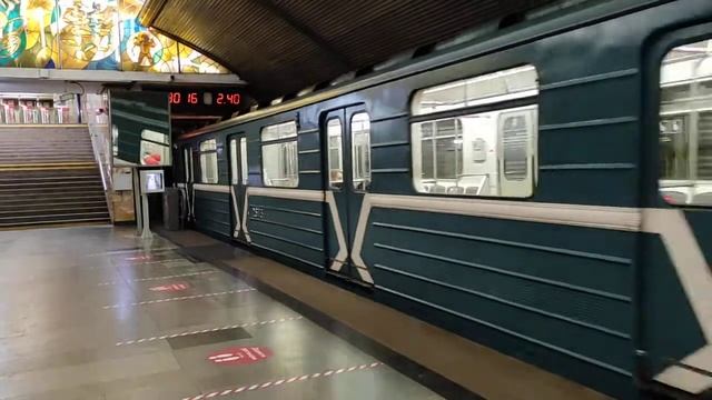 Отправление "номерного" со станции метро Черкизовская