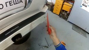 Как снять задний бампер с автомобиля Toyota Land Cryiser 200.