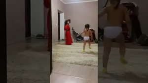 Сегодня Настя танцуют калмыцкие танцы с Катей