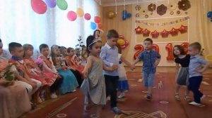 Поздравление малышей на выпускном утреннике