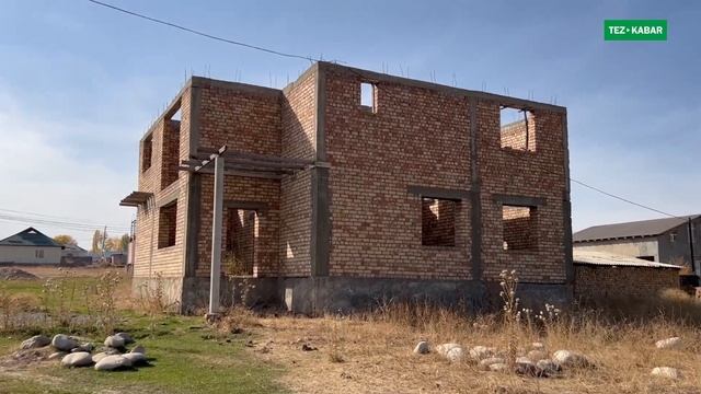 2 кабаттуу толук бүтпѳгѳн ҮЙ сатылат ~ Жери 8 соток, суу, свет бар смотреть онлайн