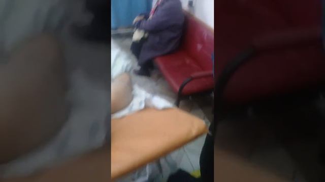 Больница ЦГБ, человек после обморожения , в приёмном покое принимают больше 40 минут. Никому нет д смотреть онлайн