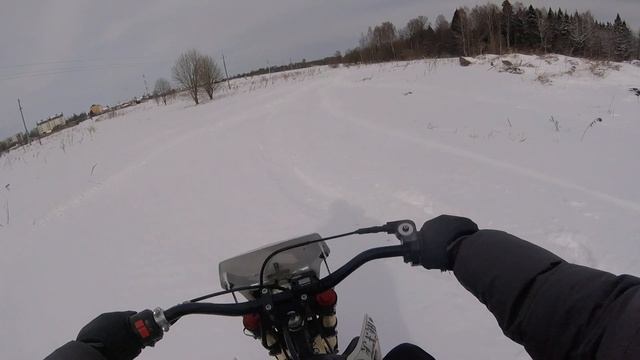 Motoland RT200 Зимой на гусеницах по снегу.