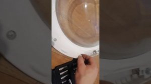 Разбираем стиральную машину Zanussi FE925, part 1. Снимаем люк.