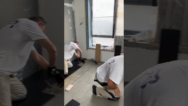 Как сделать укладку инженерной доски? Работает профессионал смотреть онлайн