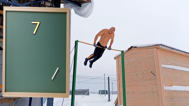 Пробую делать подъёмы переворотом на количество тренируя только подтягивания отжимания и пресс.