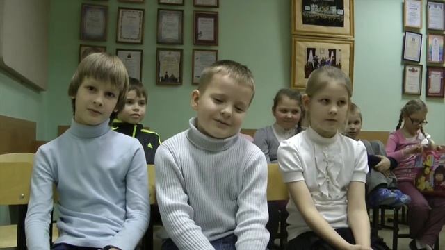 Видео открытка настоятелю храма от хора Росинка смотреть онлайн