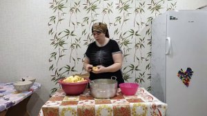 Ребенок чуть не упал с опасной лестницы. Будем переделывать.
