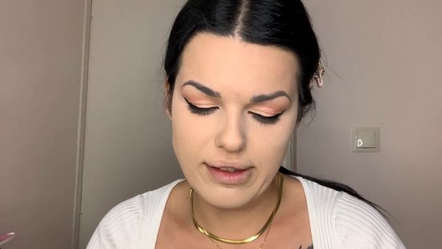 CUT CREASE GLAM MAKEUP TUTORIAL | FAY'S BEAUTY INSIDE OUT смотреть онлайн