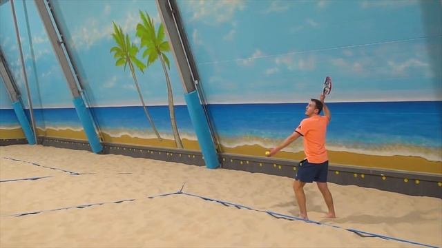 Подача в пляжном теннисе.  Подача сверху. Beachtennis Shots