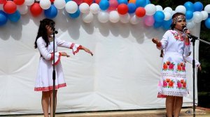 Юное дарование на фестивале народной песни.