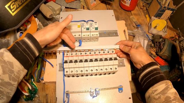 ? КАК собрать ЩИТОК и взорвать всю МАСТЕРСКУЮ / электрика своими руками смотреть онлайн