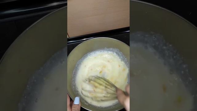 fluffy pancakes on kefir without yeast.              пышные оладьи на кефире без дрожжей