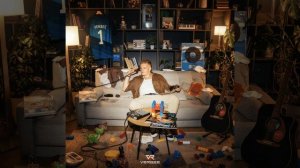 Взволнована