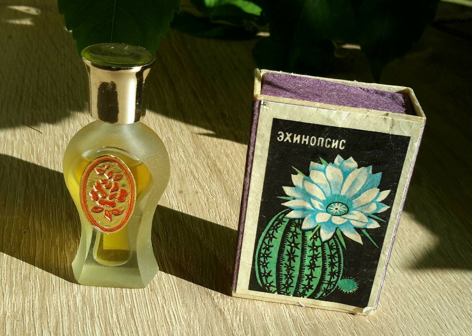 USSR Russian Soviet LATVIA Riga DZINTARS Perfume « REVERANSS »-сделано в СССР.