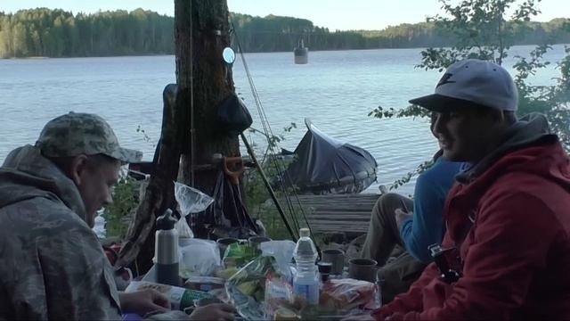 РЫБАЛКА С НОЧЁВКОЙ В РАЙСКОМ МЕСТЕ | Там где солнце не садится и душа поёт - когда клюёт! смотреть онлайн