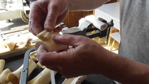 Подготовка костей для подставки и гитары(видео №1030).