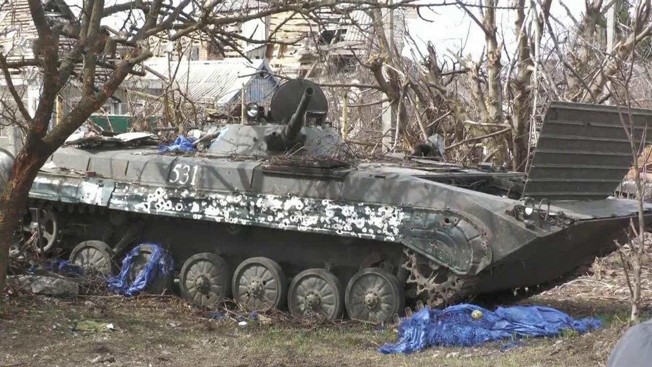 Российские военные героически противостоят украинским бандформированиям в Донбассе