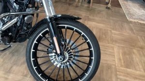 Breakout 103 Harley-Davidson vivid black 2017