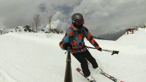 Горные лыжи. Спуск с горы. Сочи. Красная Поляна. Роза Хутор. Март 2015