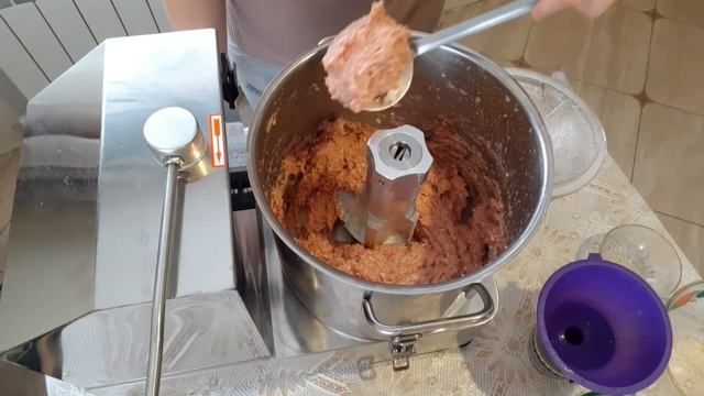 Готовлю сардельки полукопченые в домашних условиях. Куттер AIRHOT. смотреть онлайн