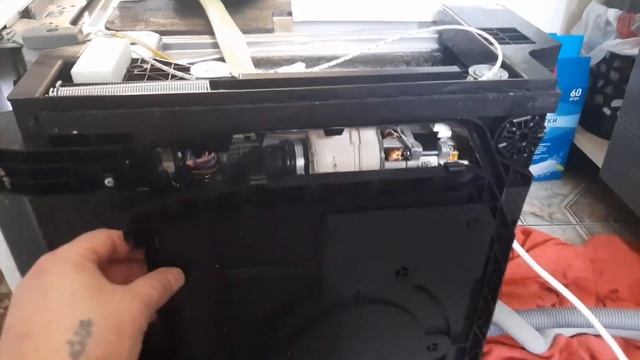 посудомоечная машина самсунг DW50R4050FW(замена уплотнения на насосе) смотреть онлайн