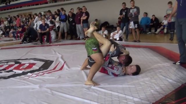 Бой с участием В. Бурлина (зелёные шорты) смотреть онлайн