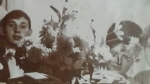 Давно простилась с нами юность ...