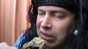 Пьяный голубой мужик