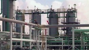 Страны ОПЕК и Россия продлевают сделку о сокращении добычи нефти