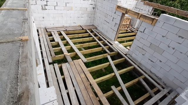 Первый этаж дома готов. Проект дома 8 на 10. Строим дом из газобетона смотреть онлайн