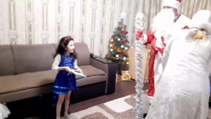 Дед Мороз и Снегурочка пришли поздравить Ислану и Аруку