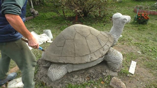 DIY How to make your own turtle. Как сделать скульптуру черепахи в саду. смотреть онлайн