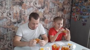 Пробуем фастфуд из McDonald’s! Подводим итоги всех ресторанов фастфудов в городе!