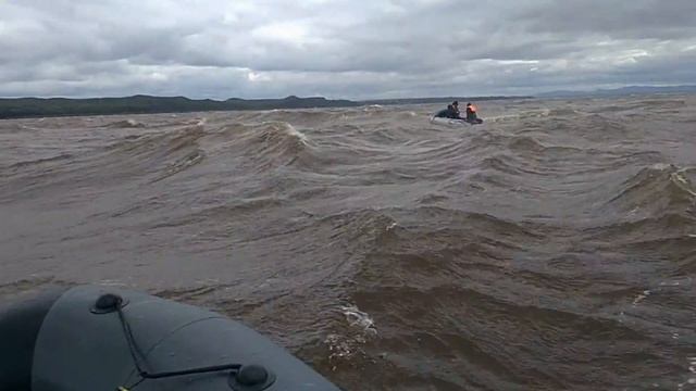 По волнам на лодках ПВХ 2 смотреть онлайн