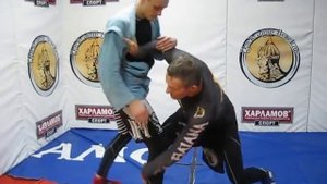 Бросок захватом за пятку снаружи в одностороннем захвате.